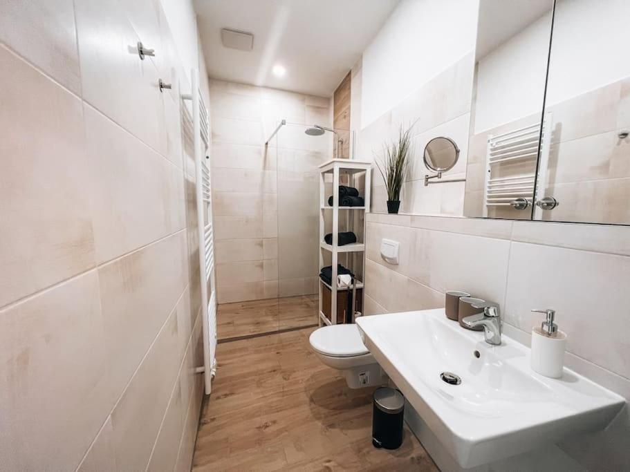 Lieblingsapartment No.10 Mit 2 Schlafzimmern Und Eigener Terrasse 로스토크 외부 사진